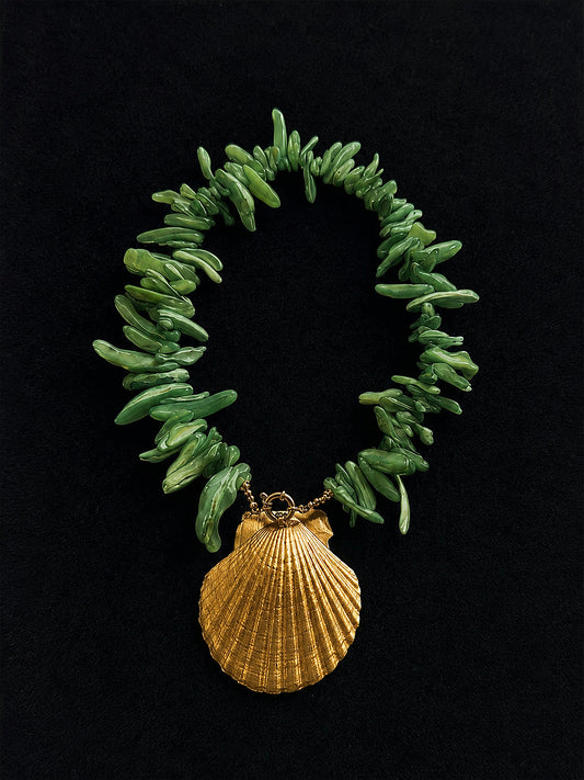 Rare Vintage Green Chip Bead Gold Shell Necklace